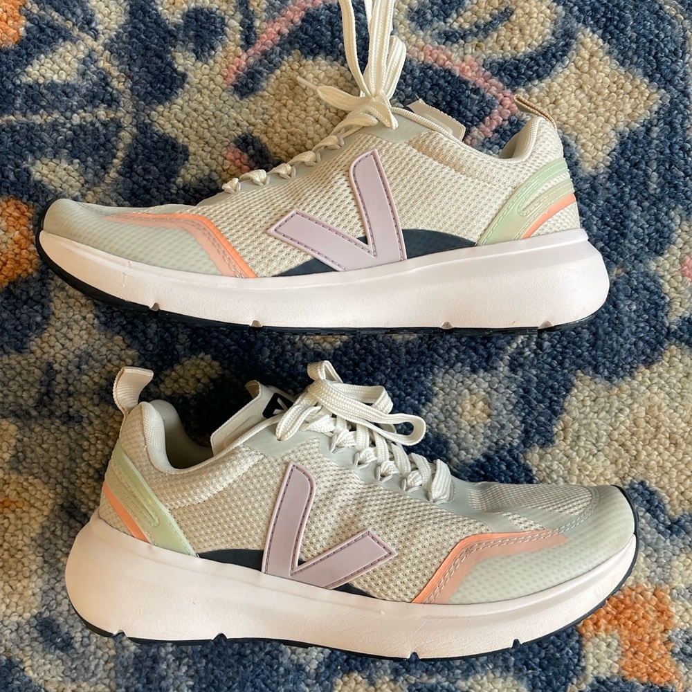 Women’s Veja Running Shoes